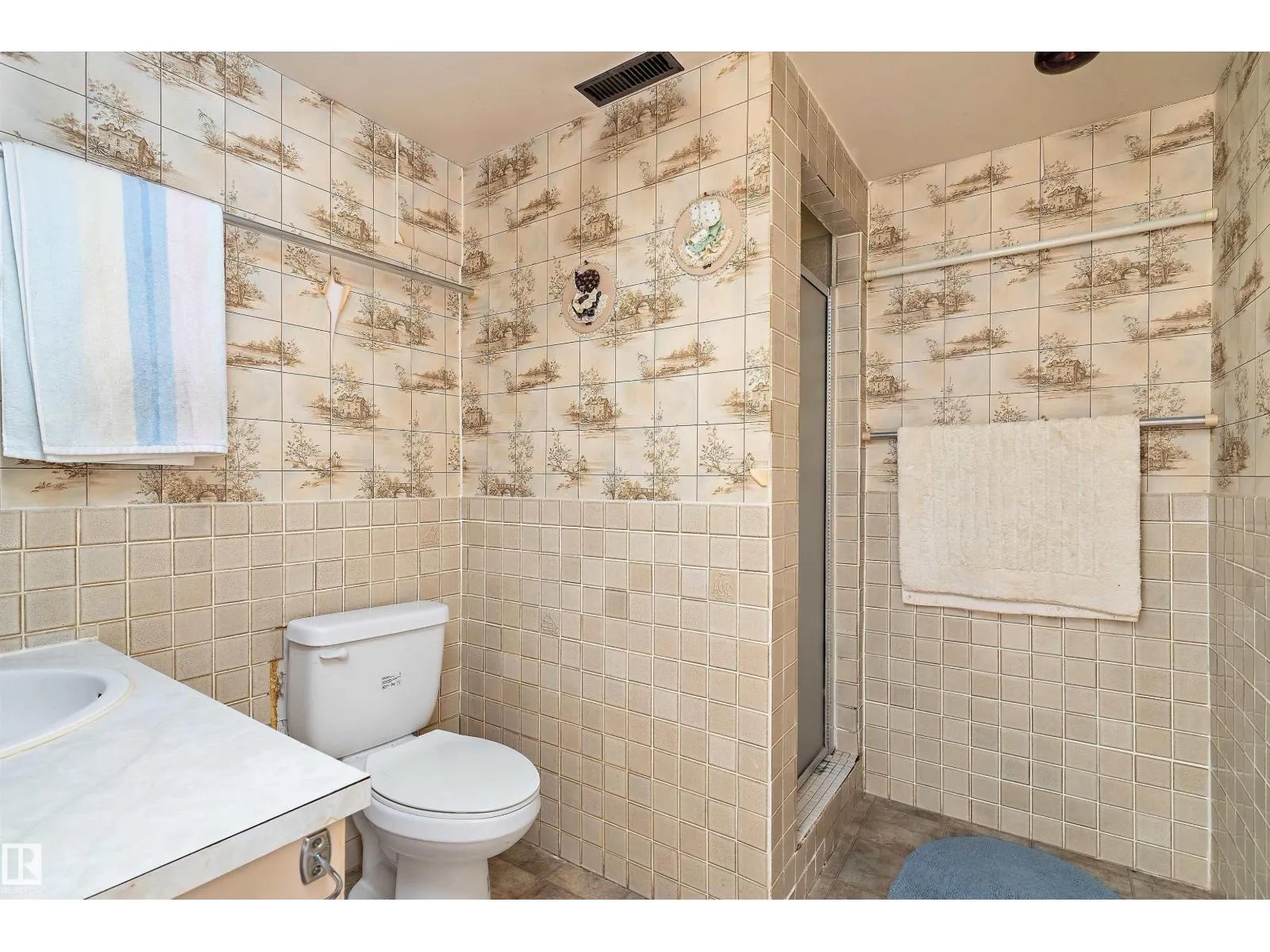 2 GREENBRIER CR