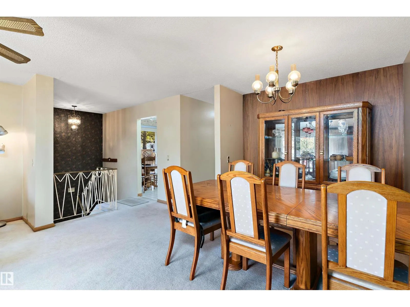 2 GREENBRIER CR
