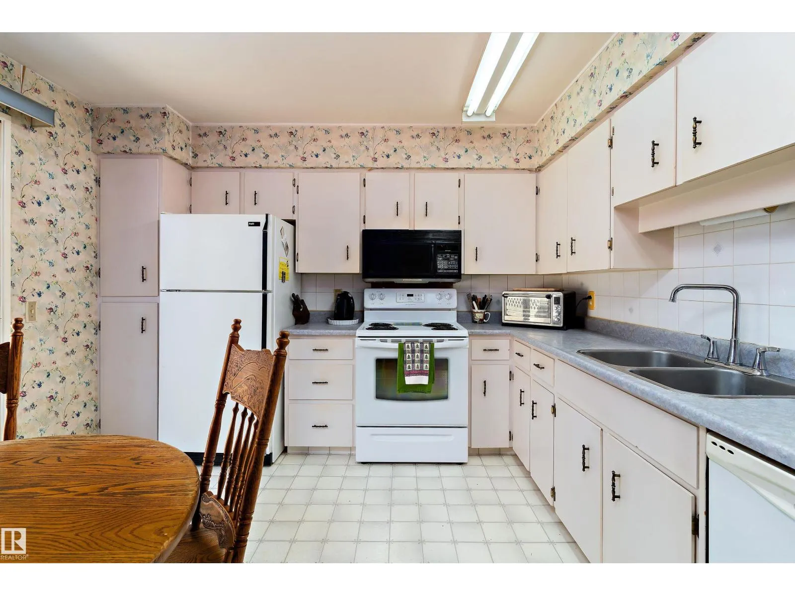 2 GREENBRIER CR