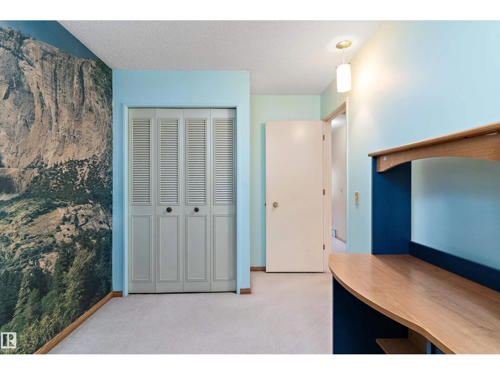 2 GREENBRIER CR