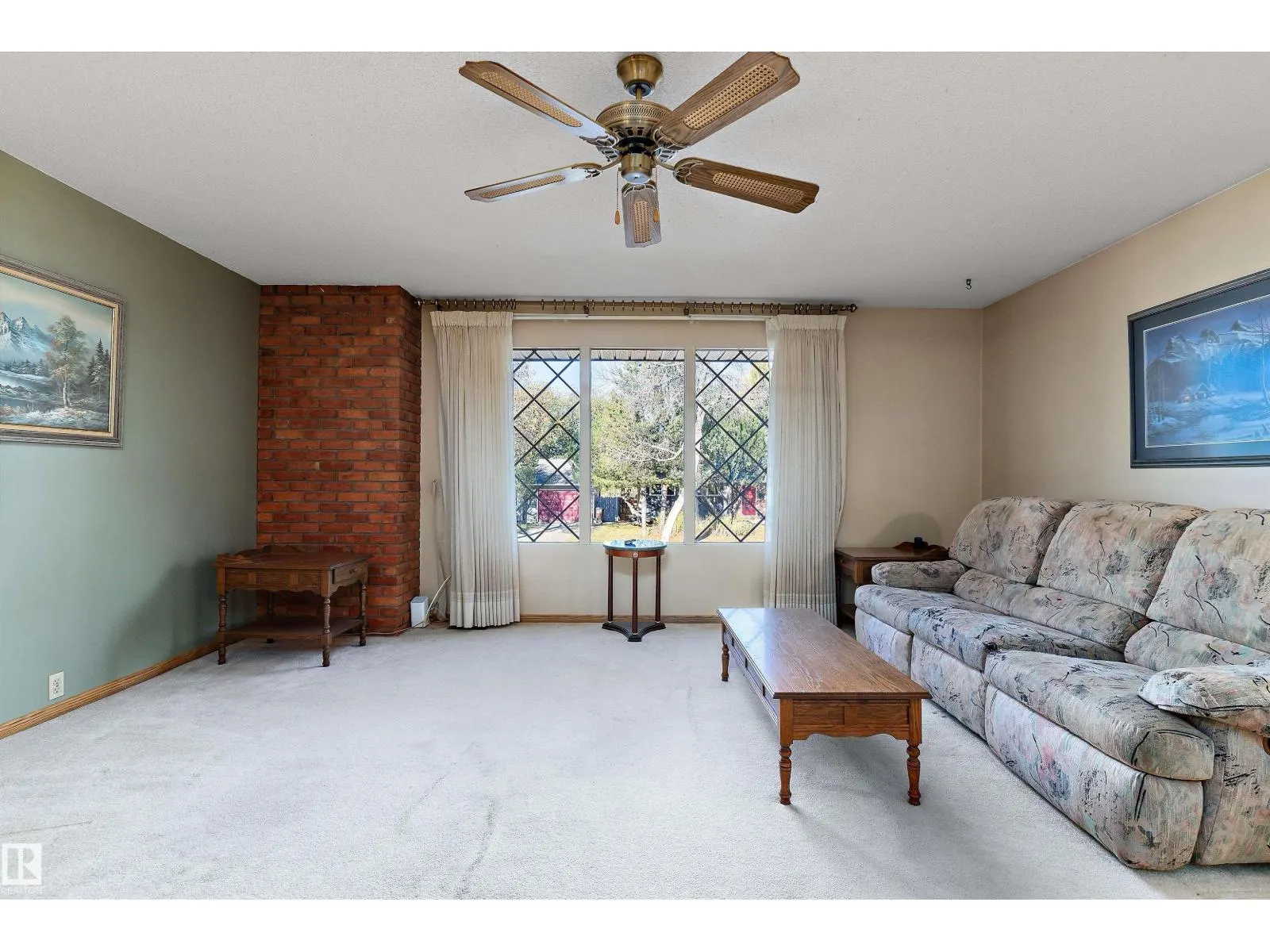 2 GREENBRIER CR