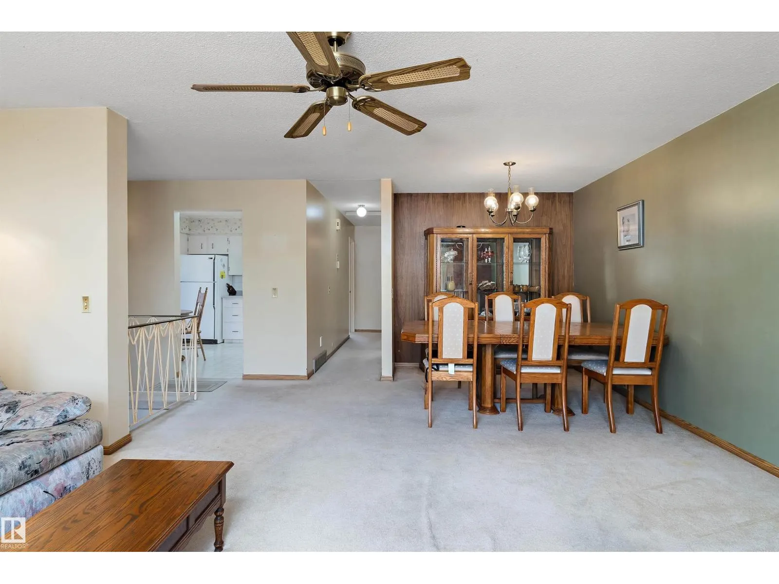 2 GREENBRIER CR