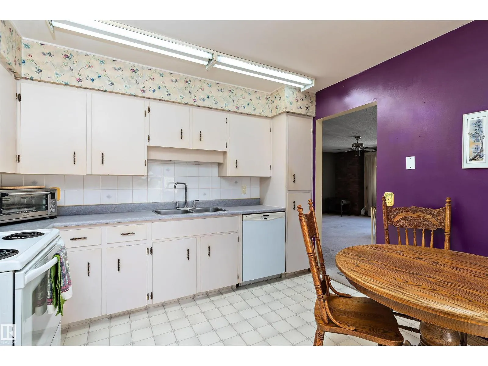 2 GREENBRIER CR