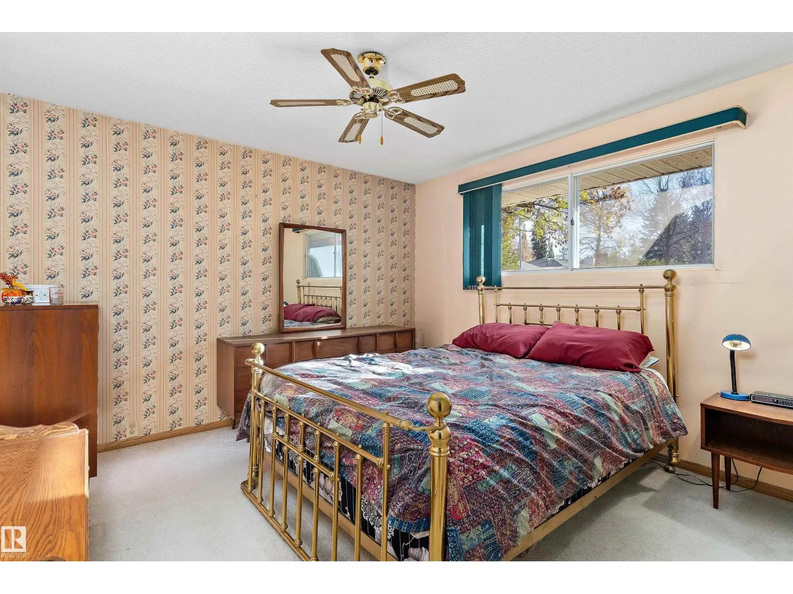 2 GREENBRIER CR
