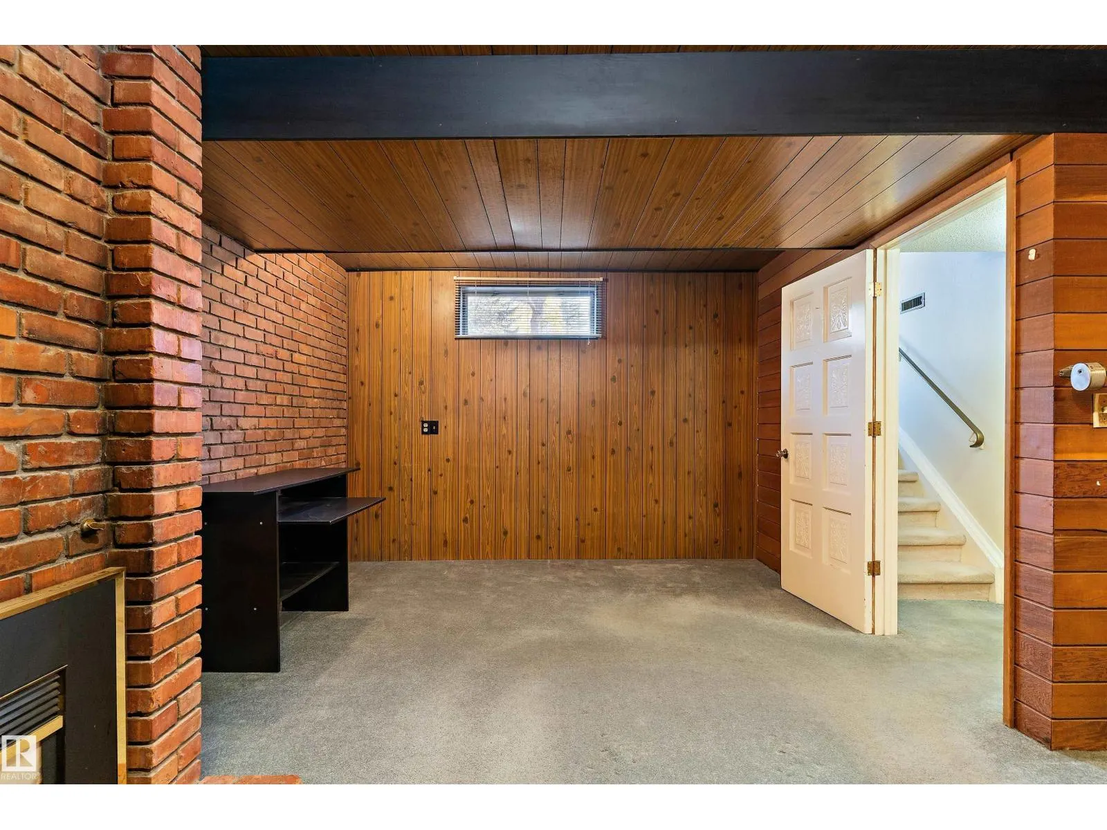 2 GREENBRIER CR