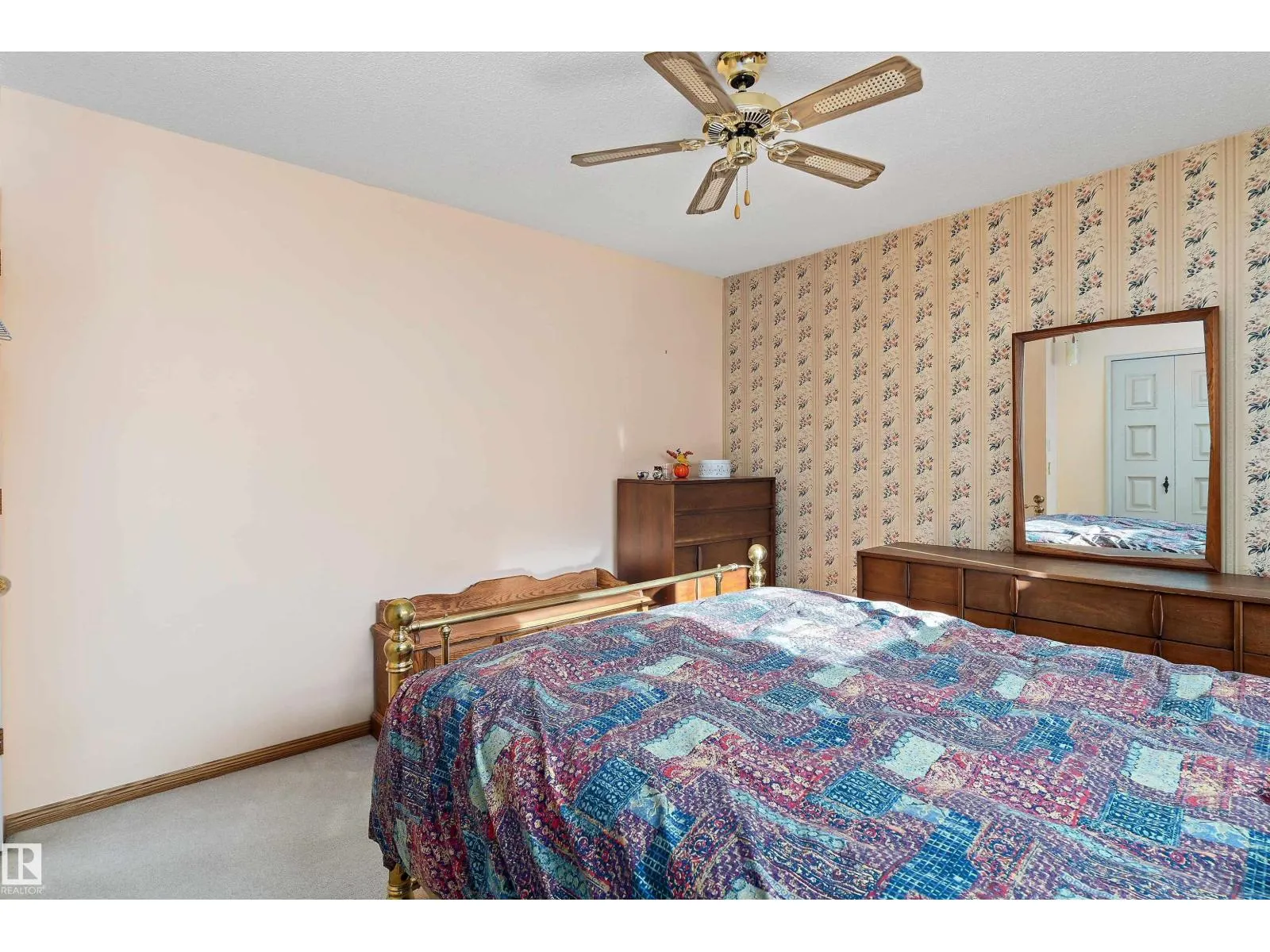 2 GREENBRIER CR