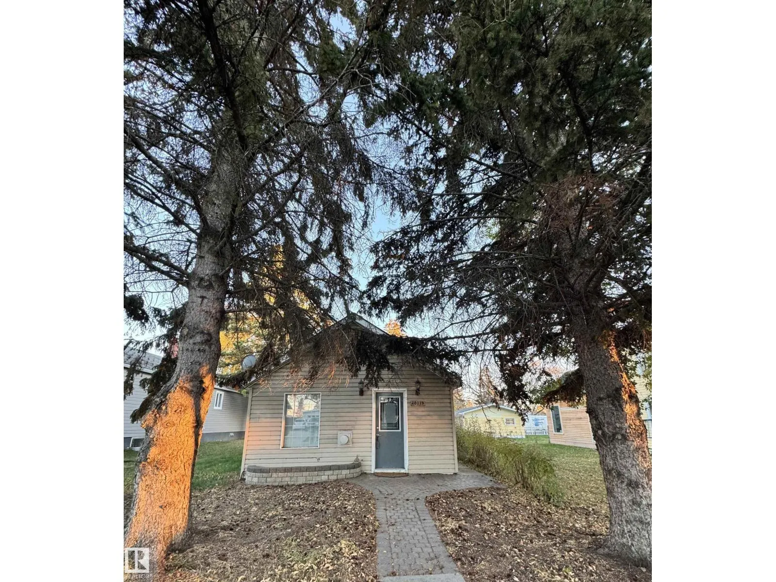 10115 105 ST