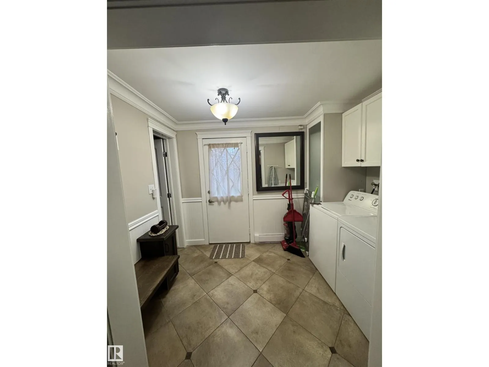 10115 105 ST
