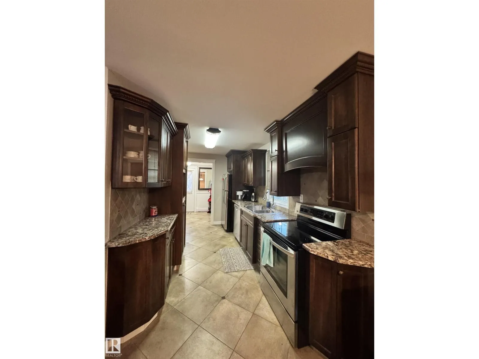 10115 105 ST