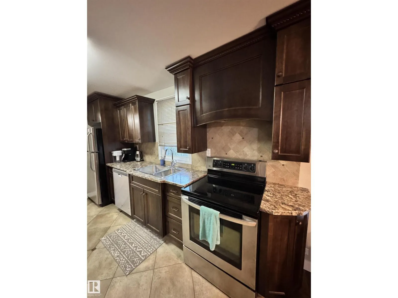 10115 105 ST