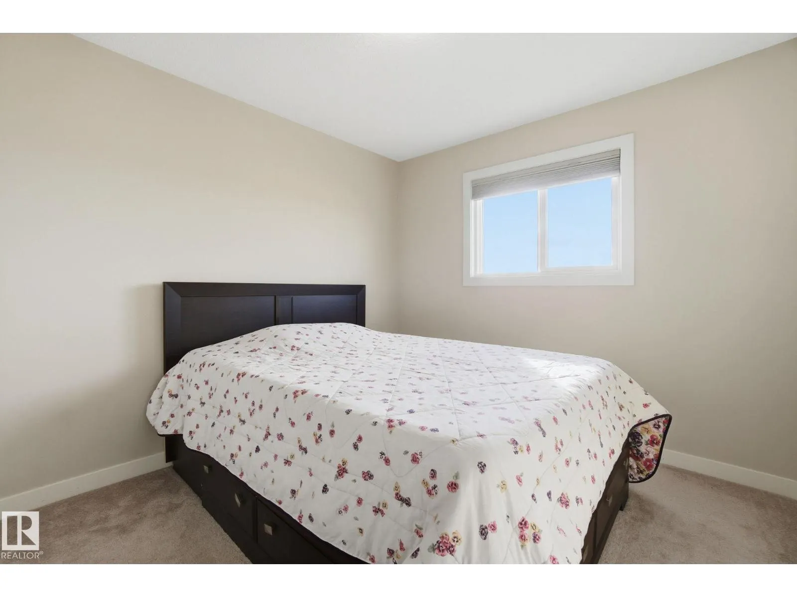 3217 11 AV NW