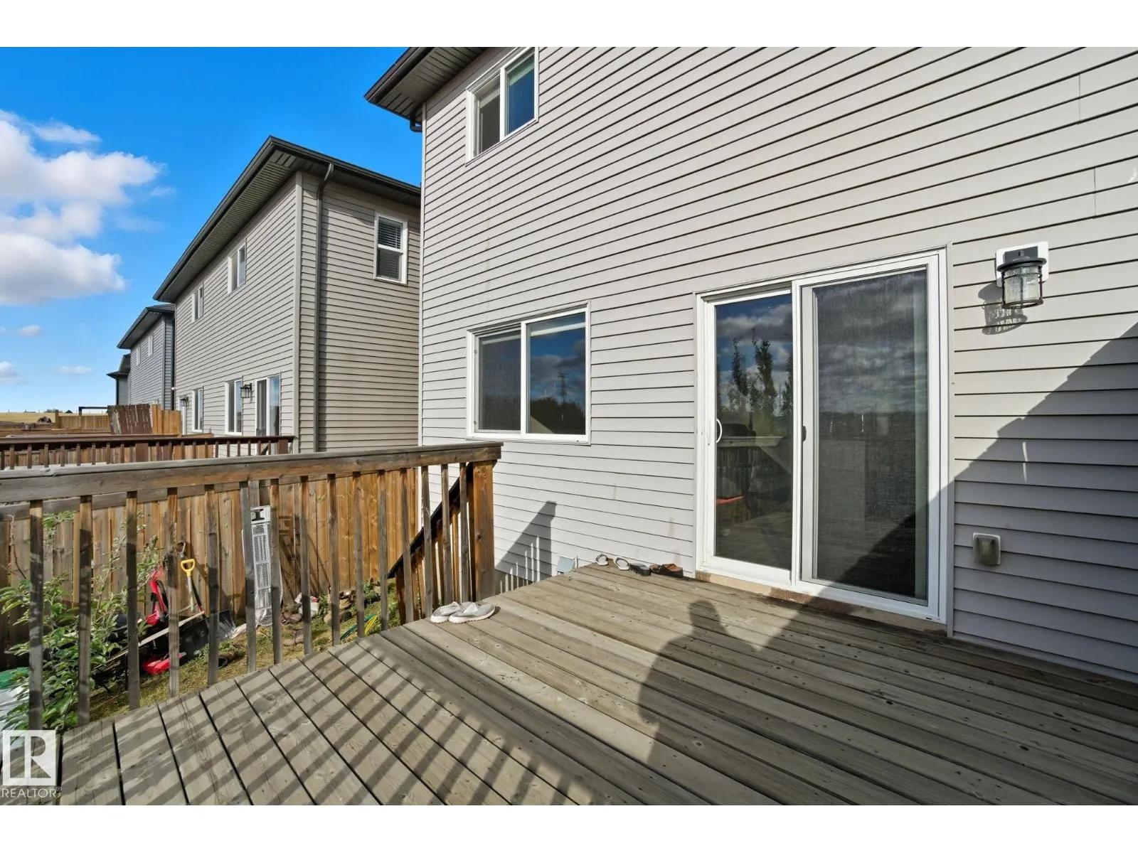 3217 11 AV NW