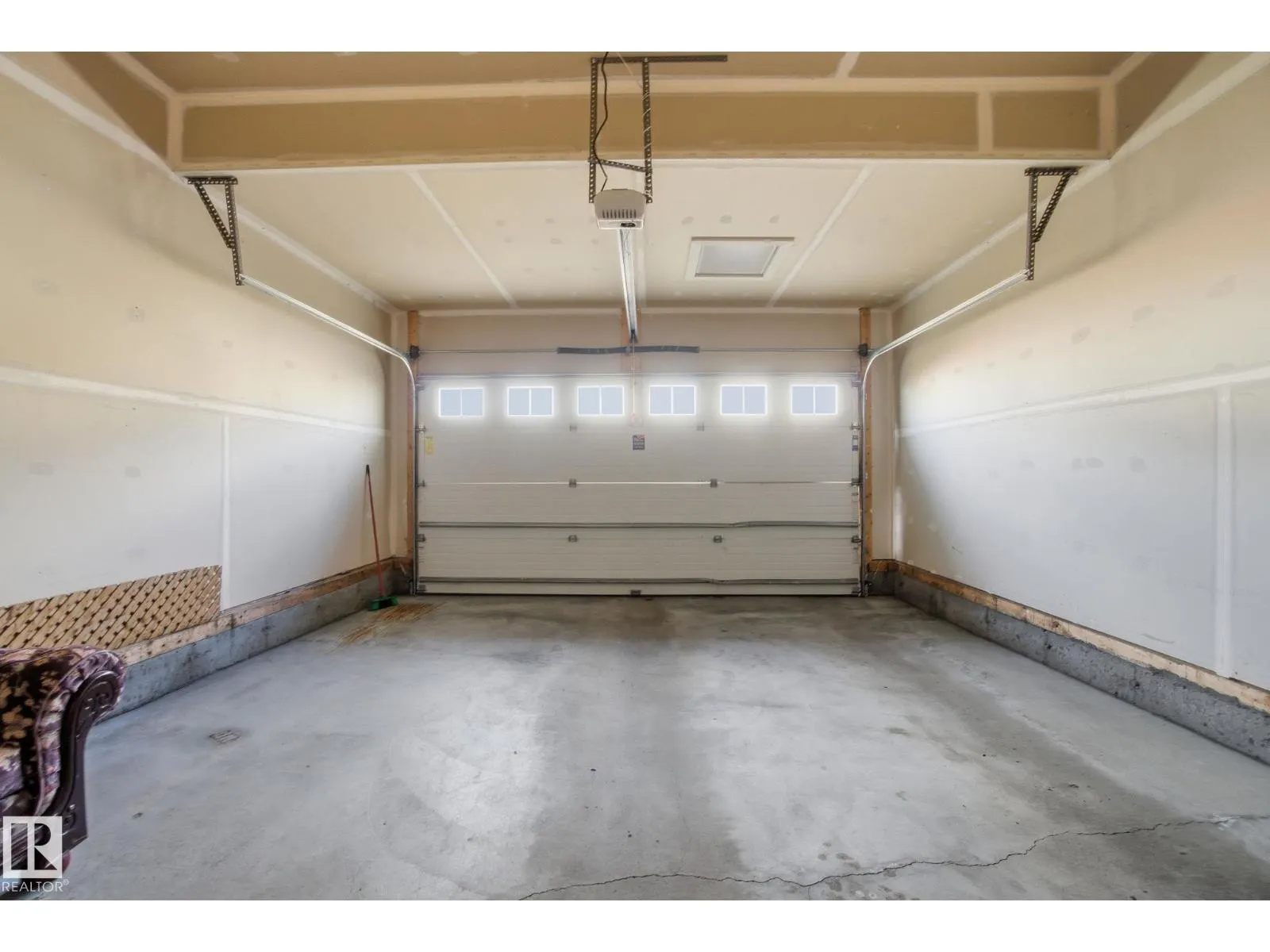 3217 11 AV NW