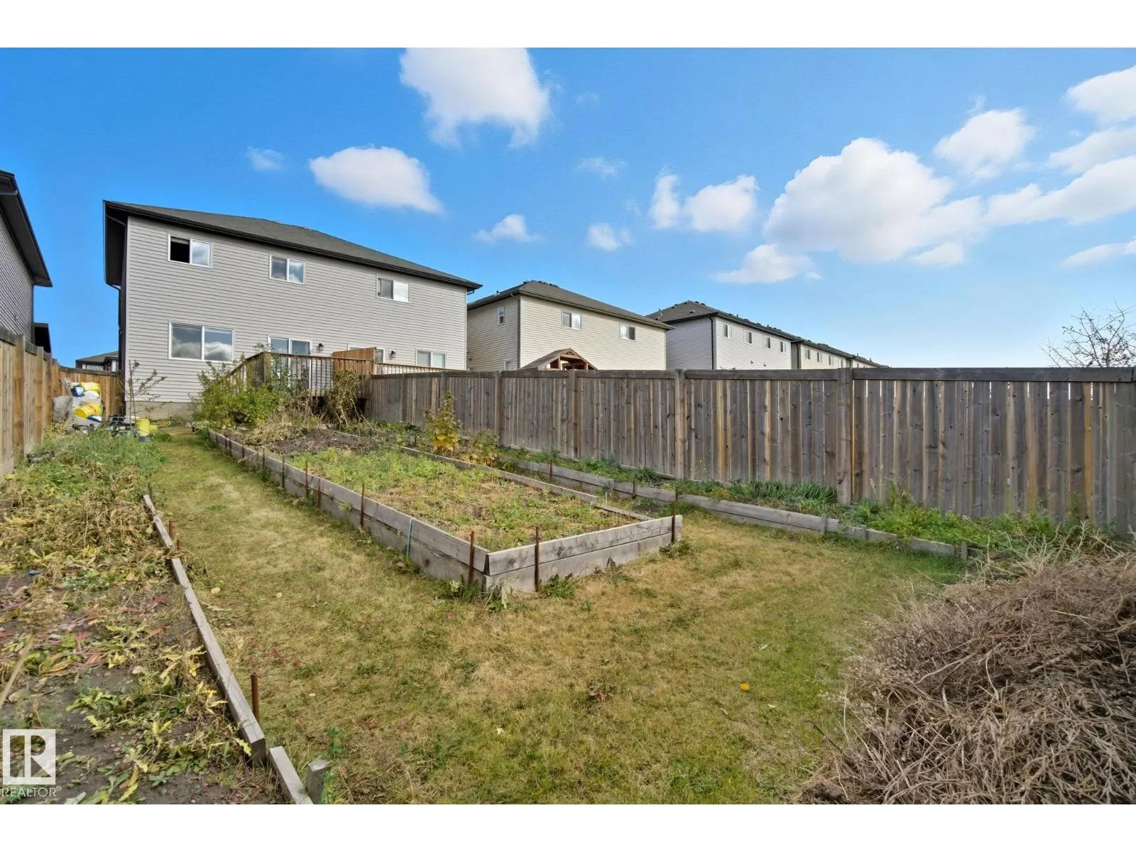 3217 11 AV NW