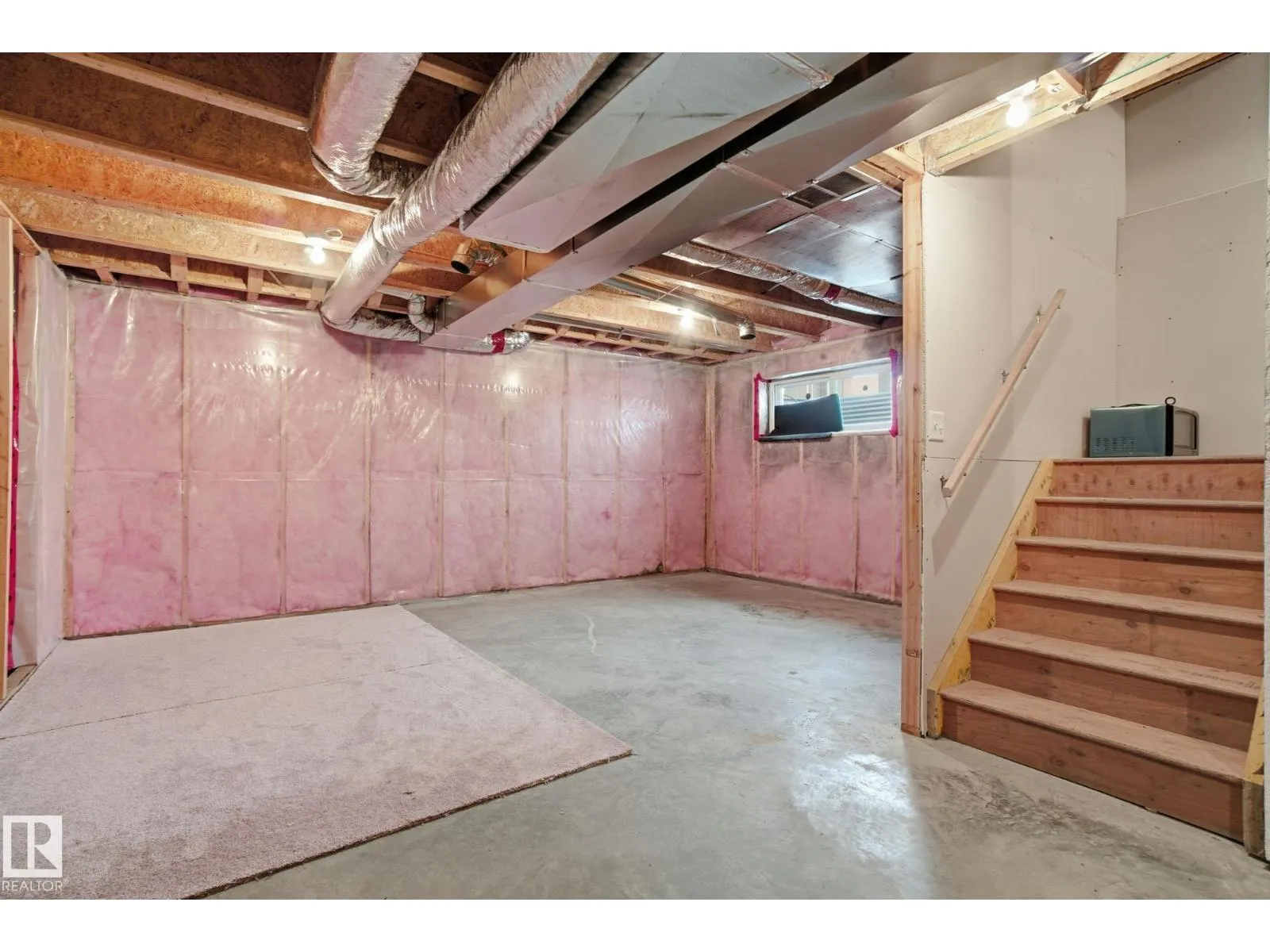 3217 11 AV NW