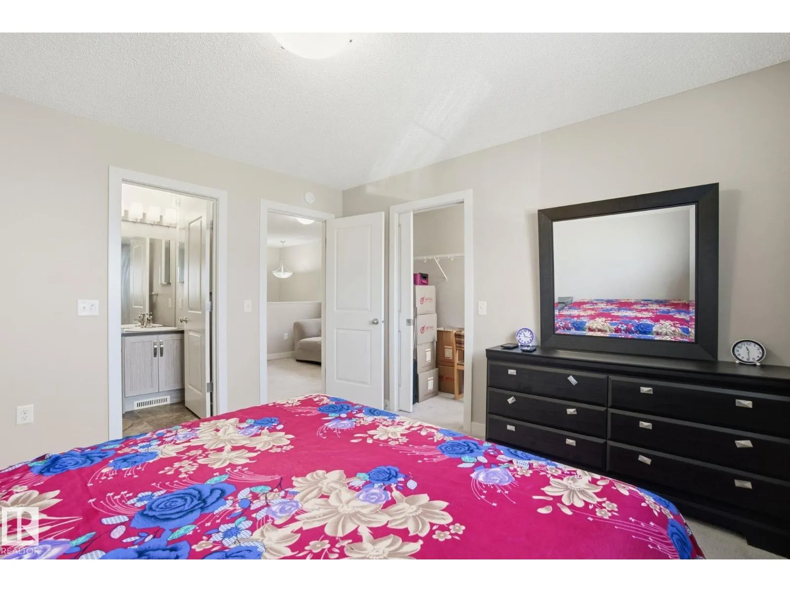 3217 11 AV NW