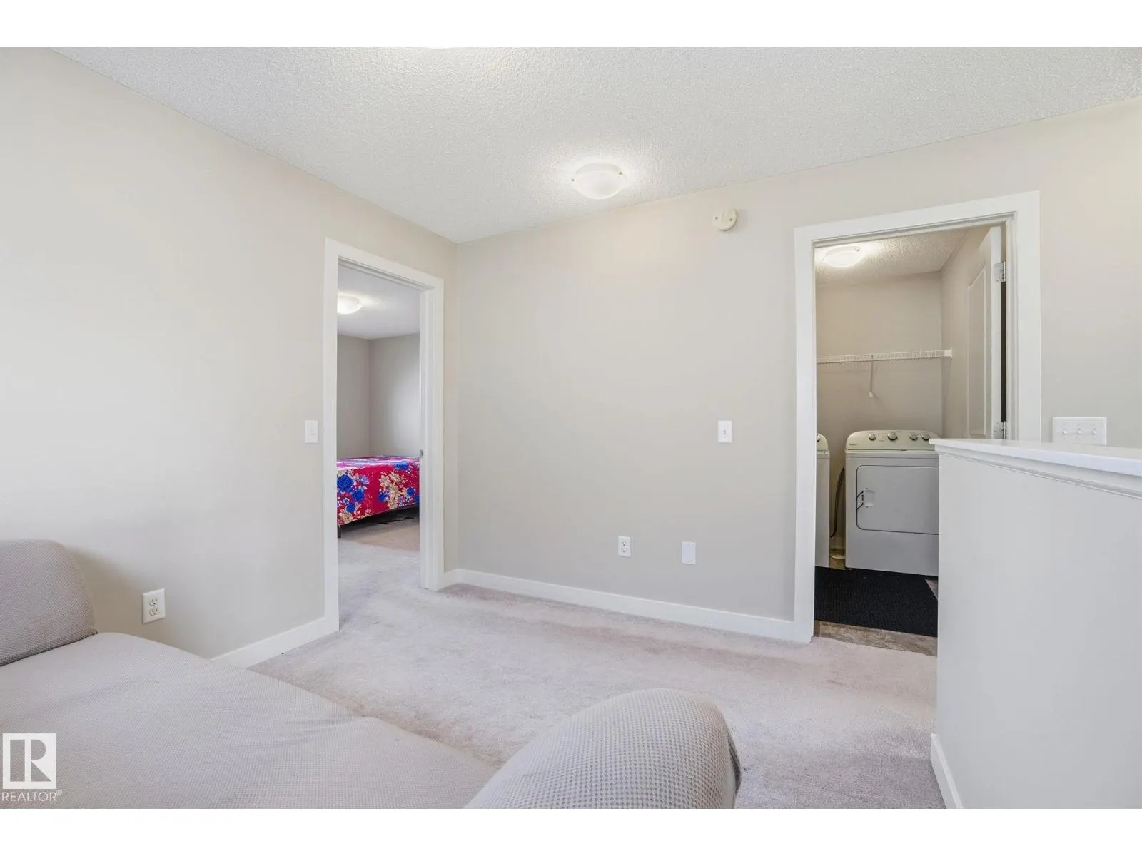 3217 11 AV NW