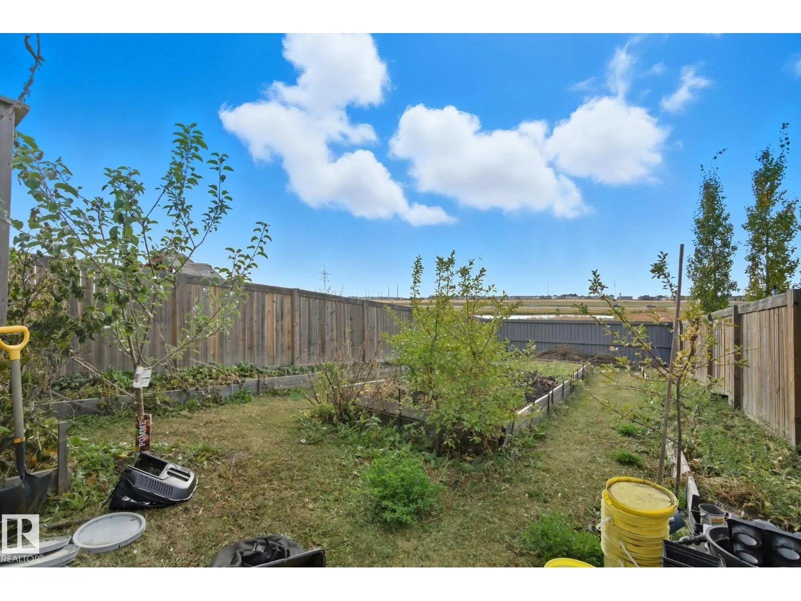 3217 11 AV NW