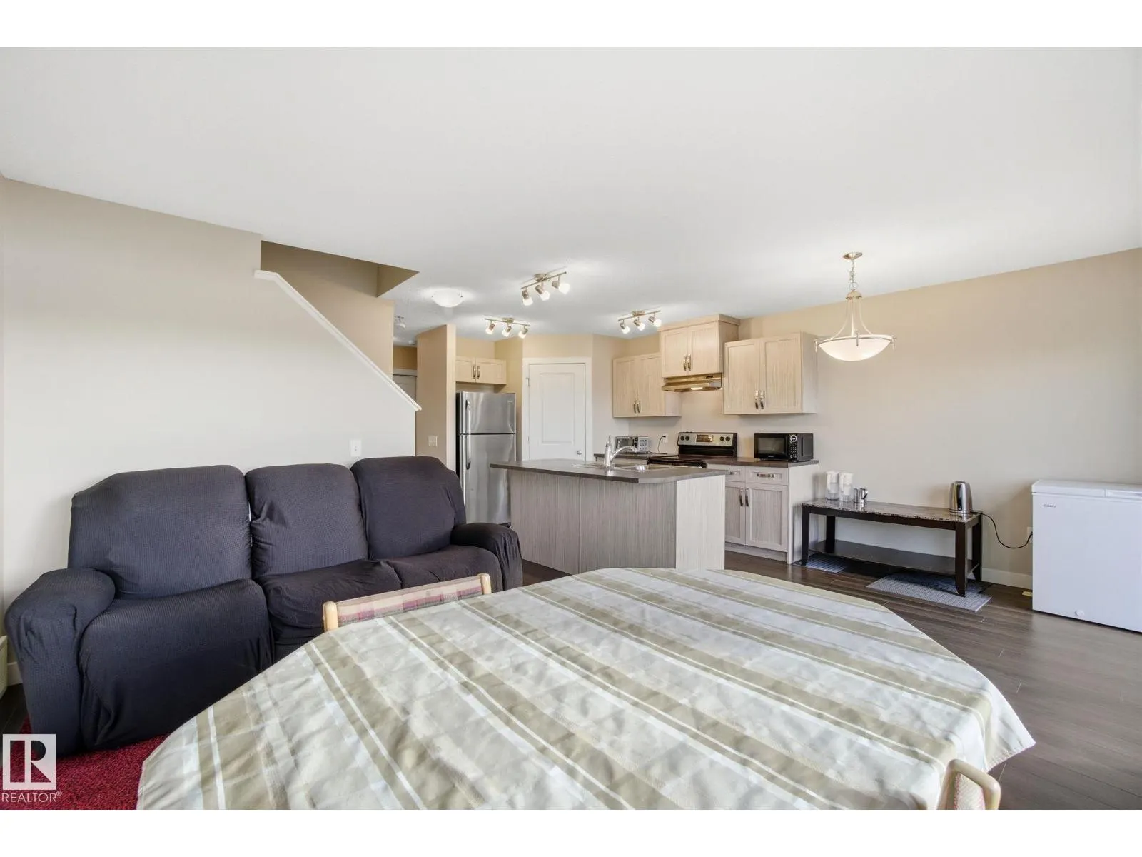 3217 11 AV NW