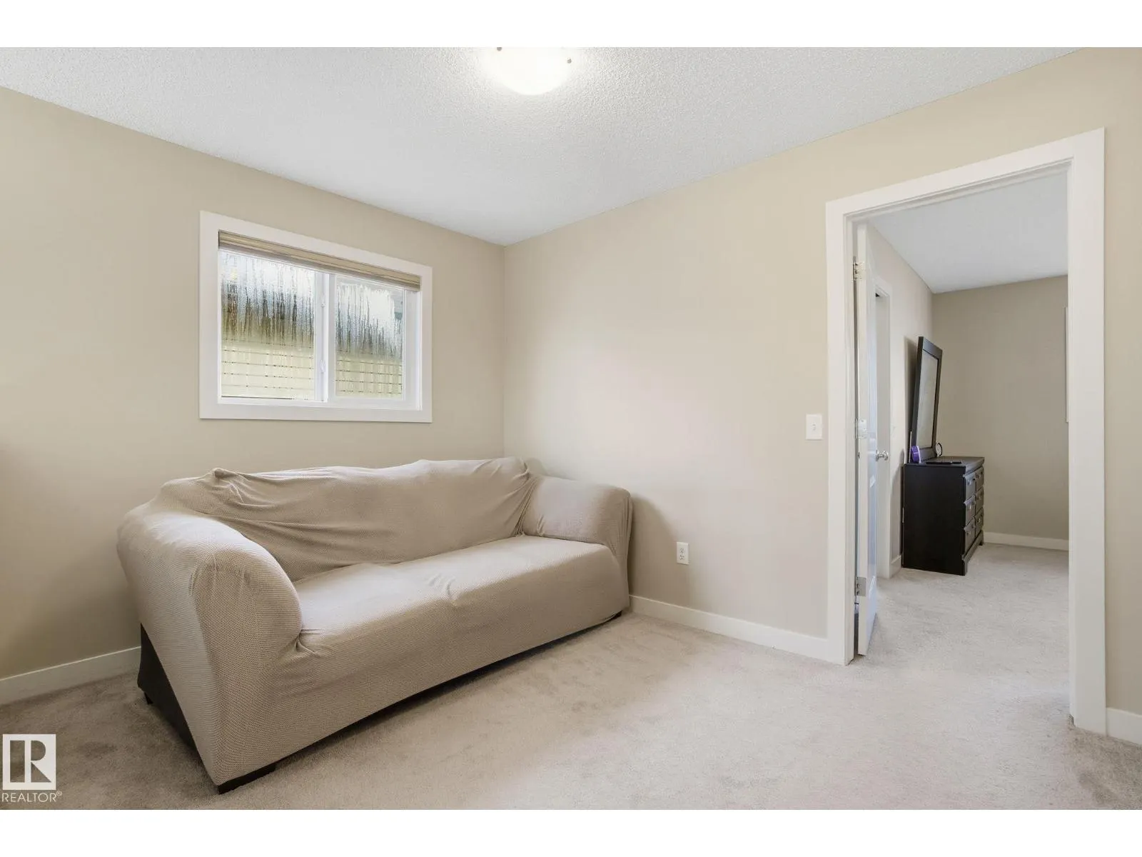 3217 11 AV NW