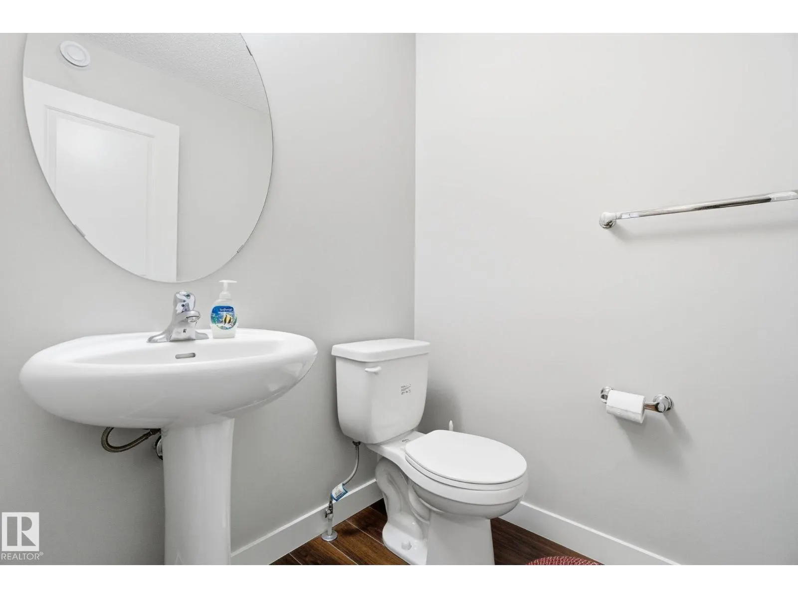 3217 11 AV NW