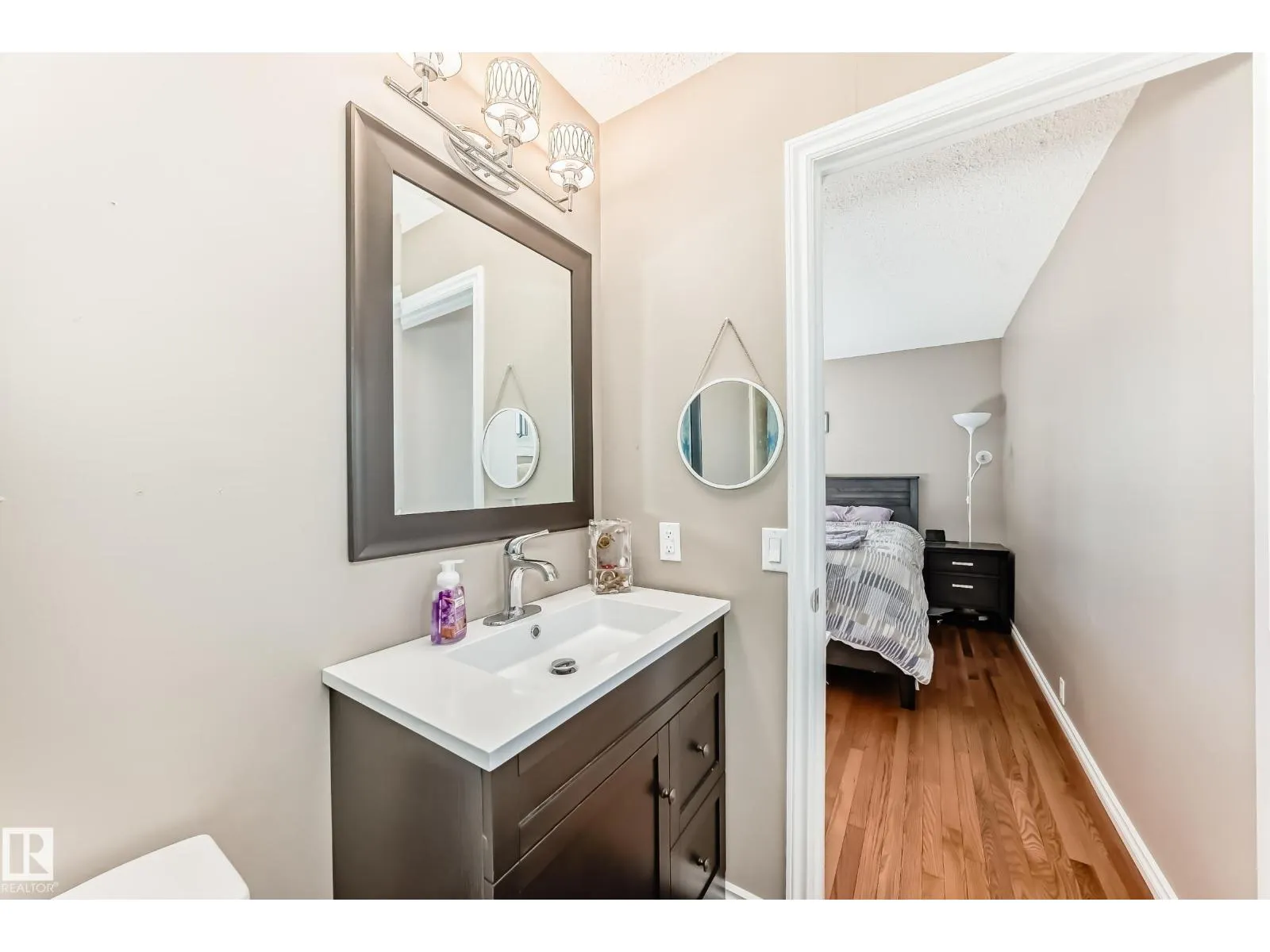 43 GROVELAND RD