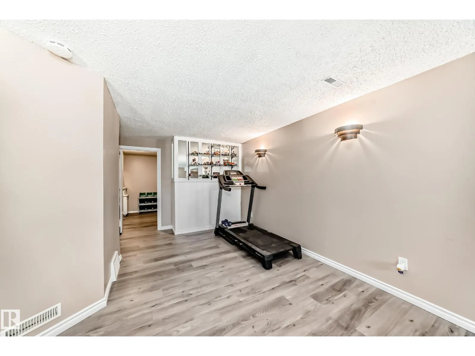 43 GROVELAND RD
