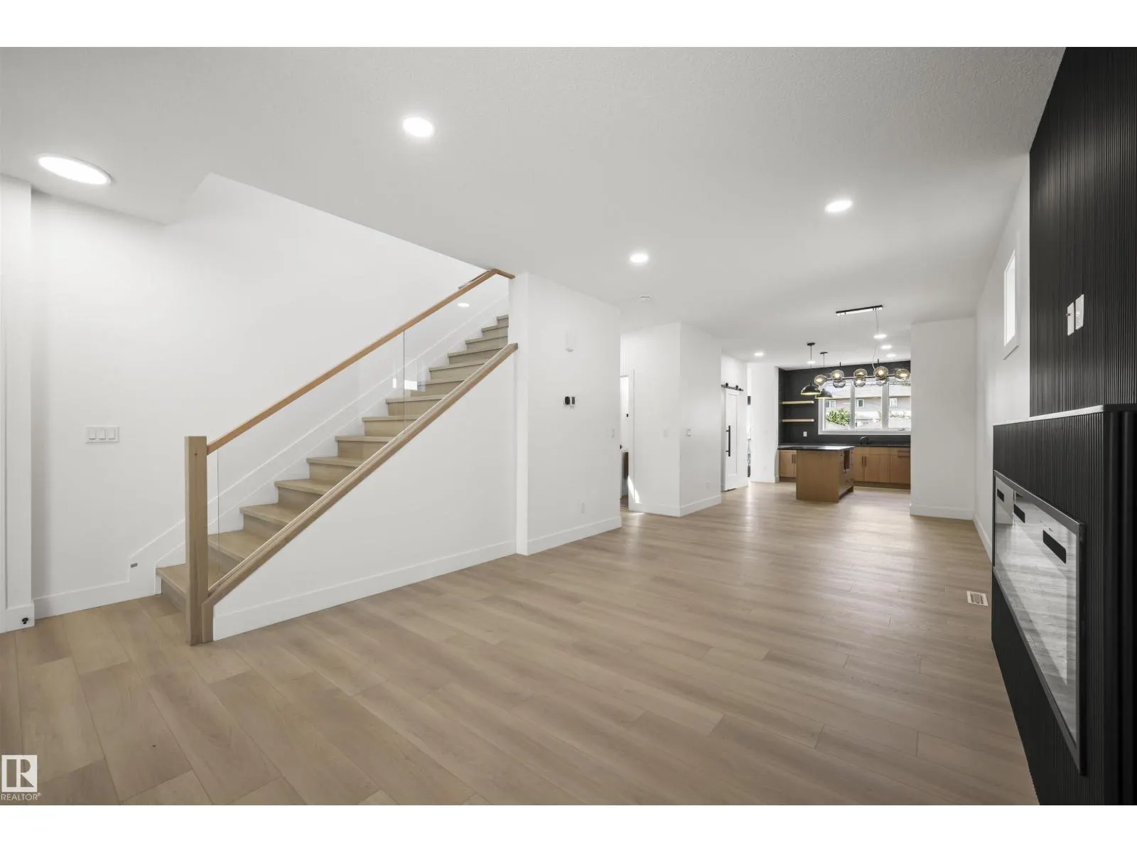 11232 127 ST NW