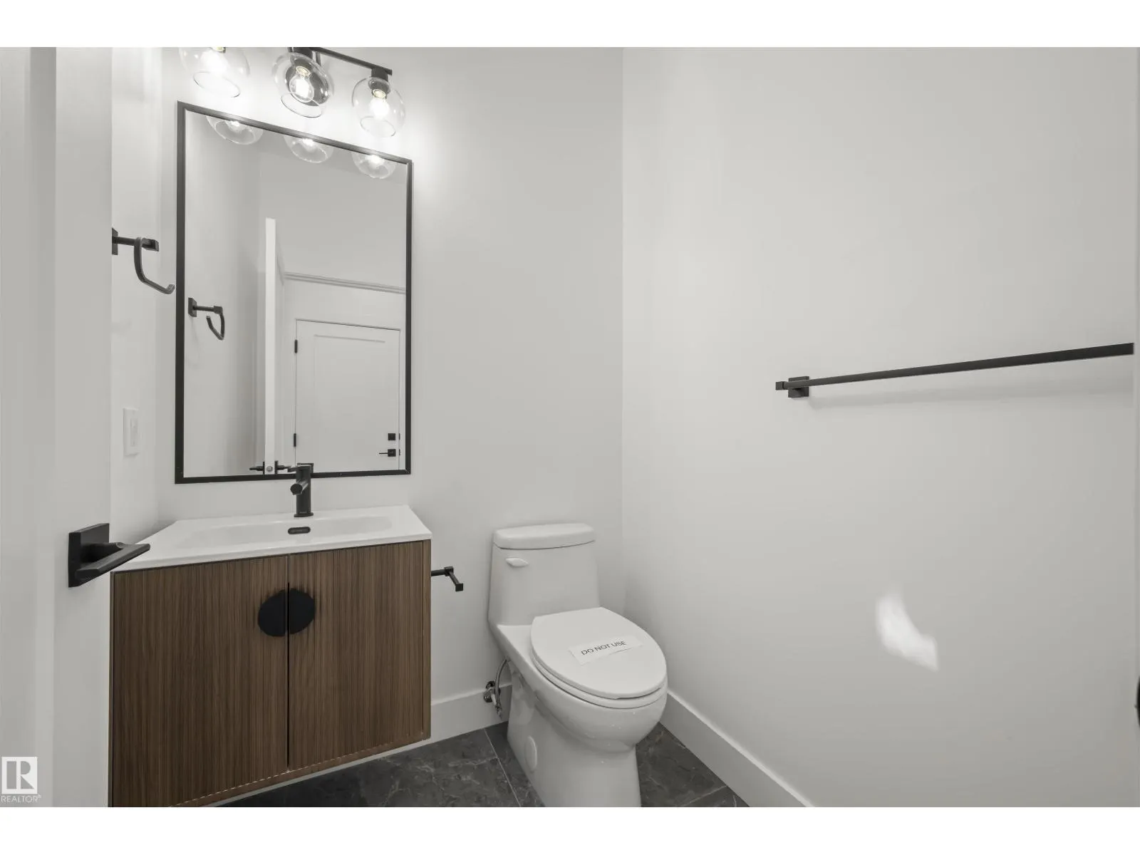 11232 127 ST NW