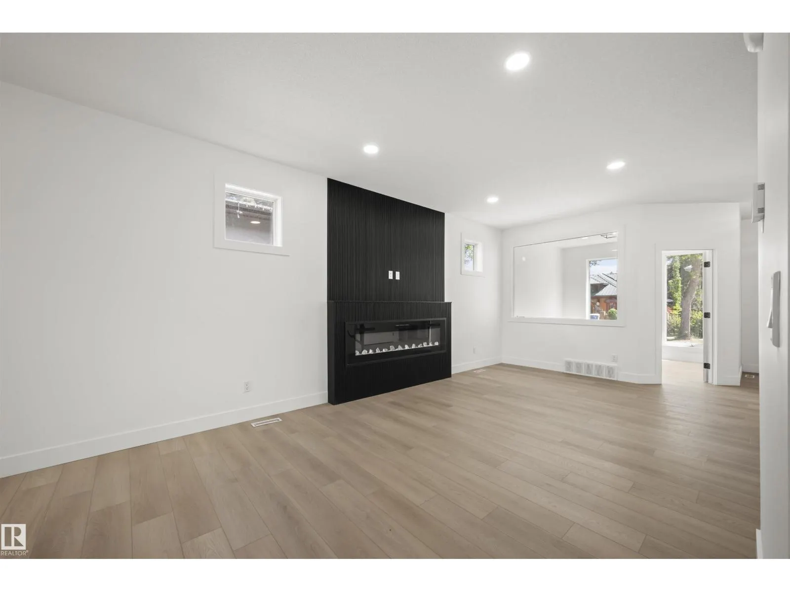 11232 127 ST NW