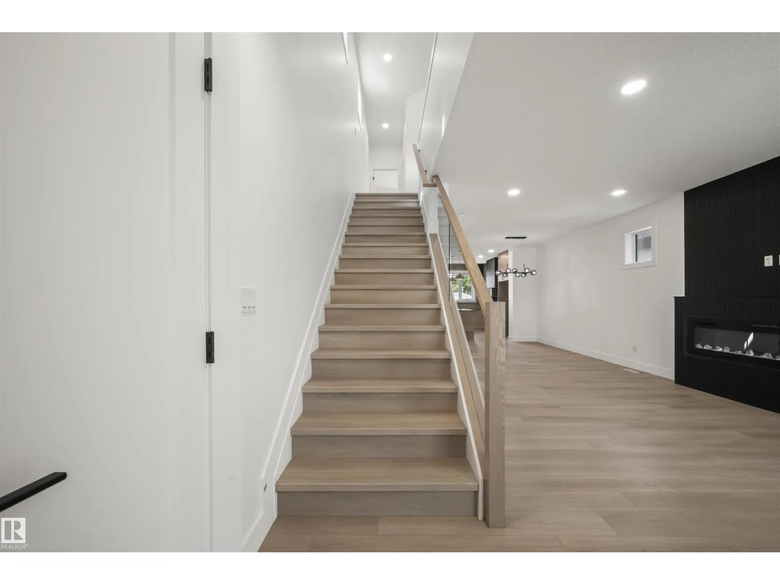 11232 127 ST NW