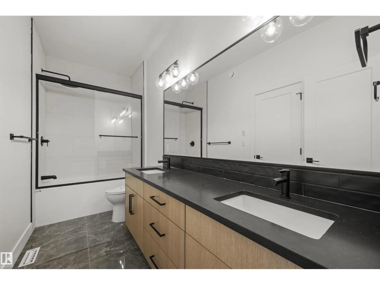 11232 127 ST NW