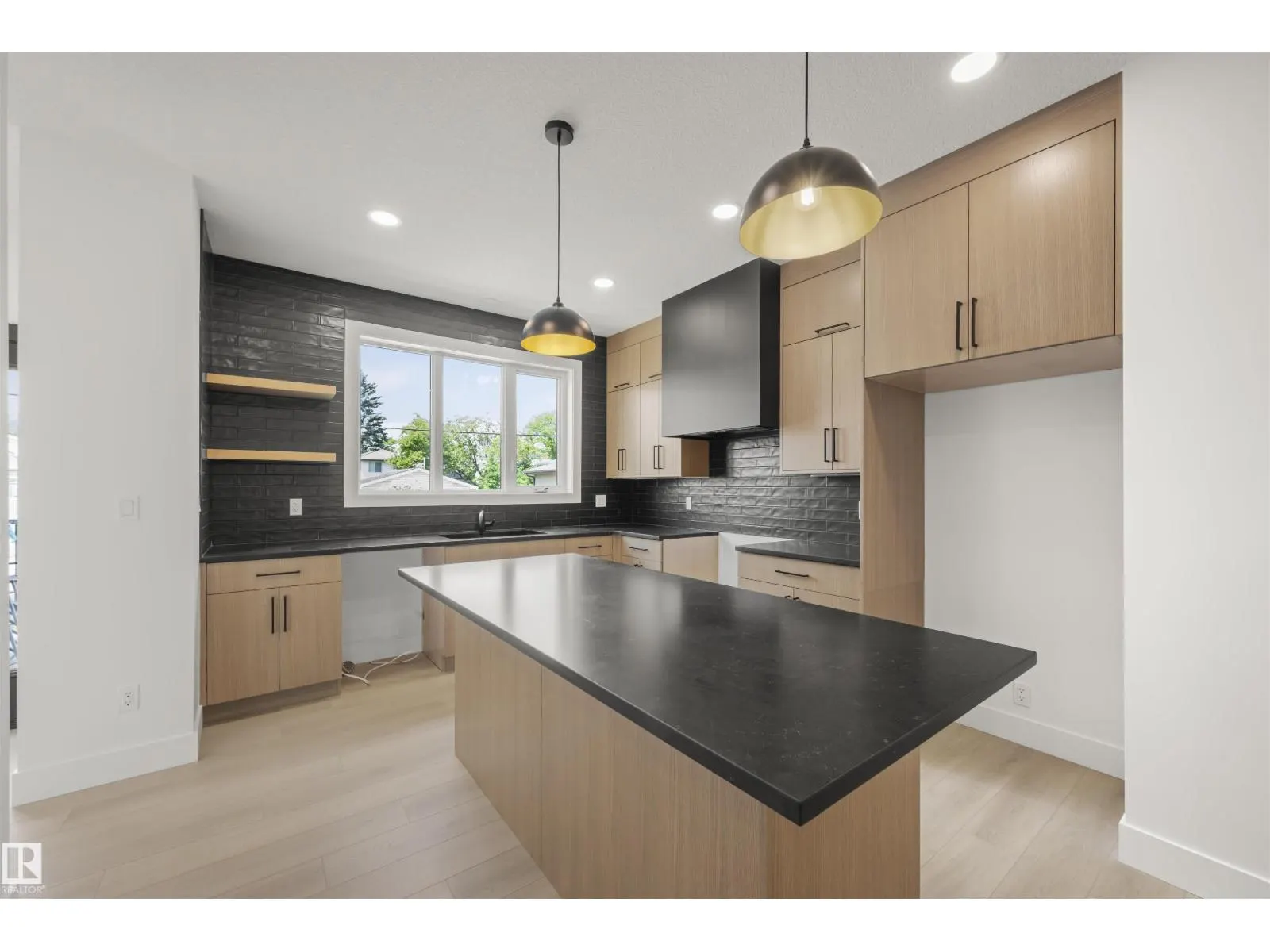 11232 127 ST NW