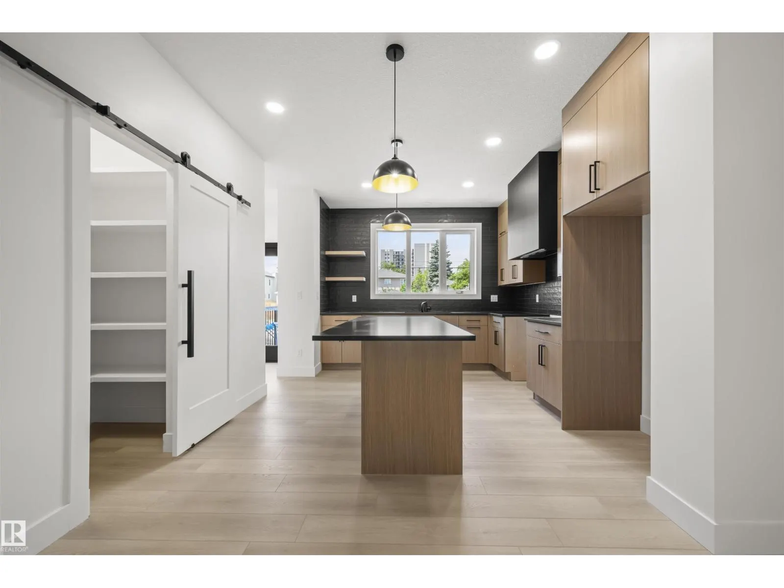 11232 127 ST NW