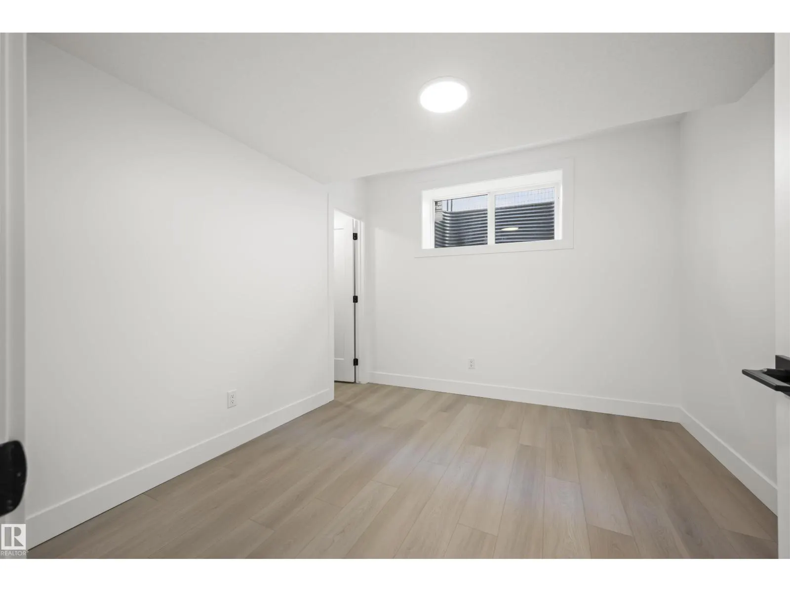 11232 127 ST NW