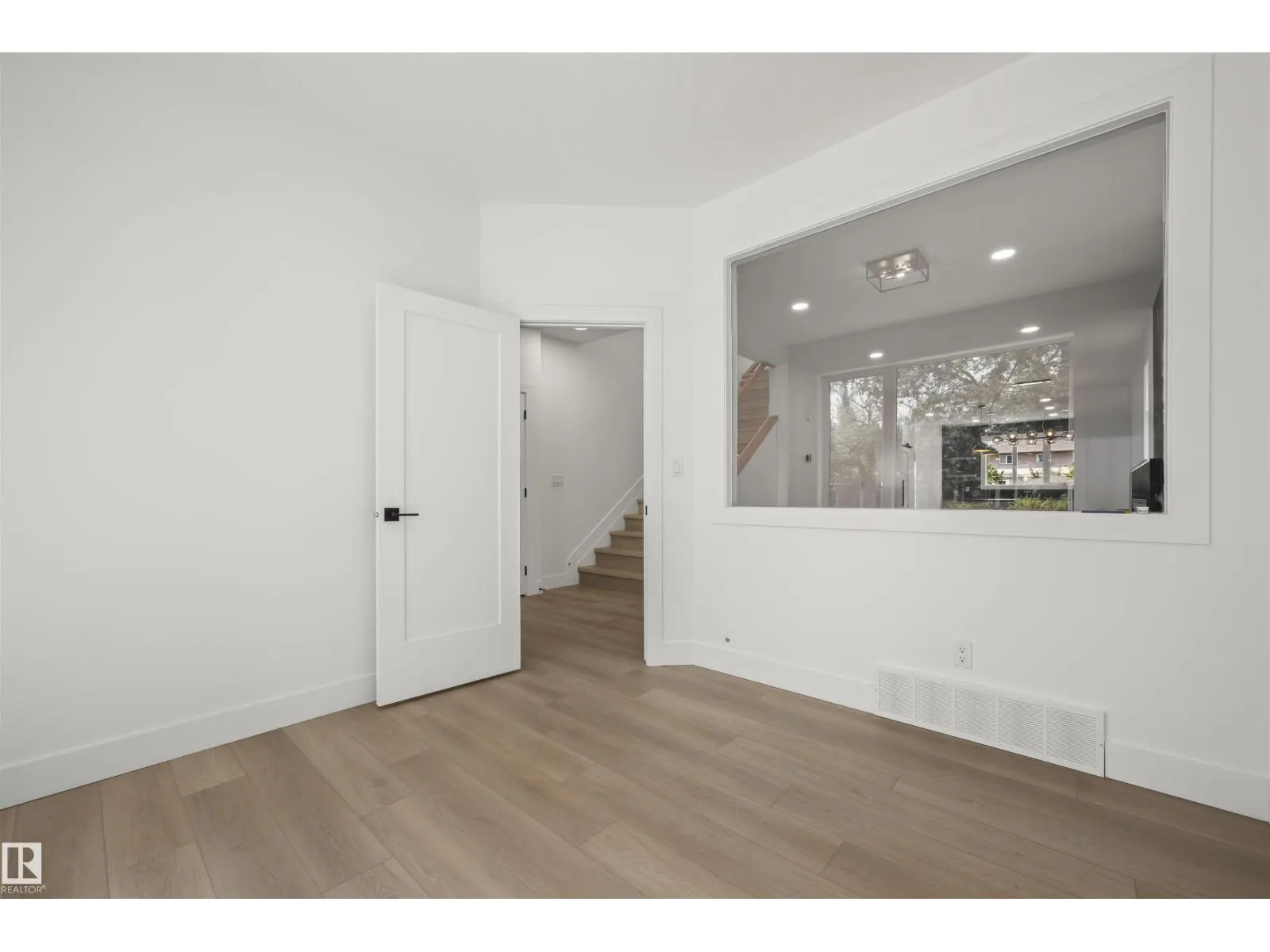 11232 127 ST NW