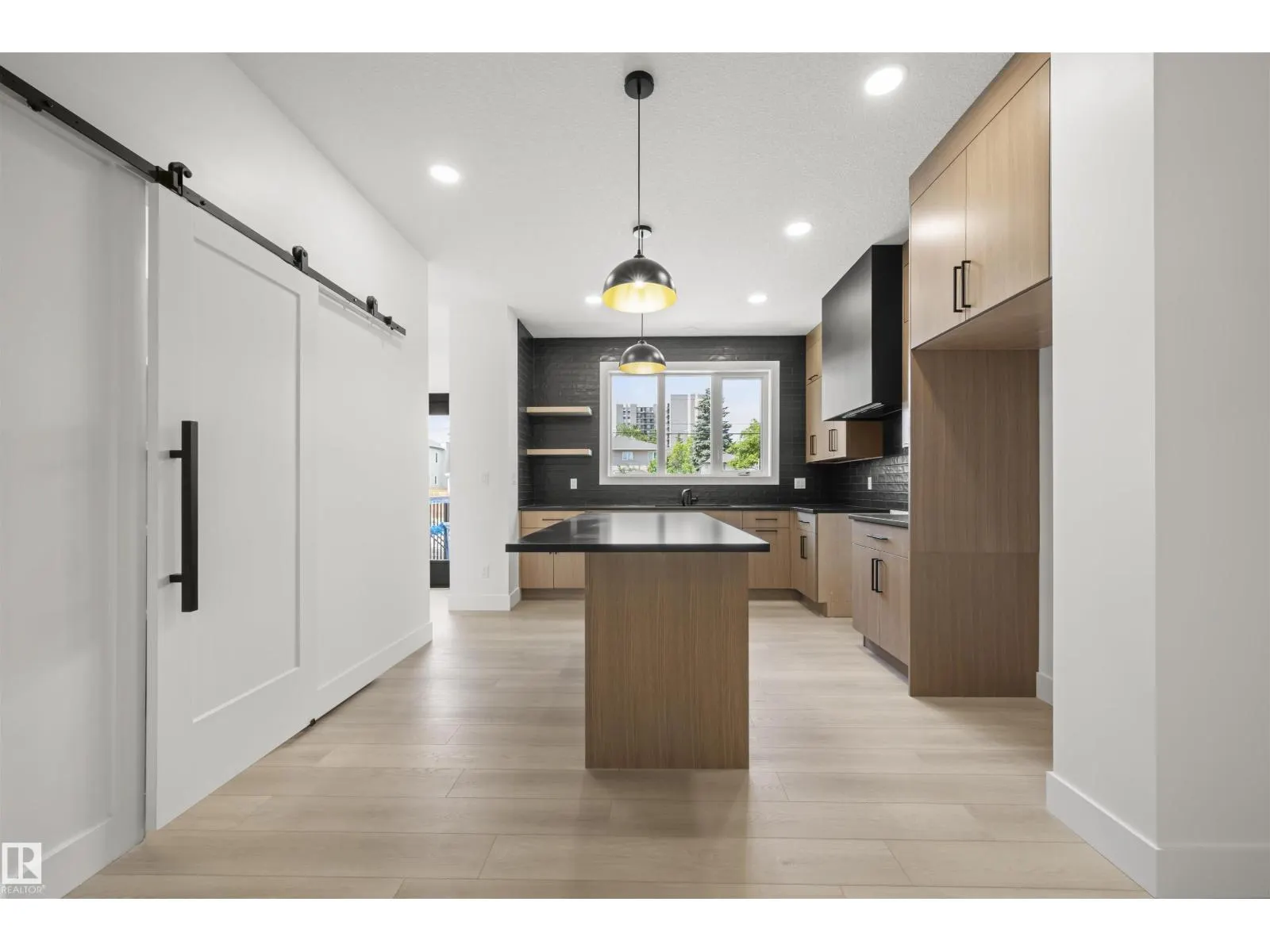 11232 127 ST NW