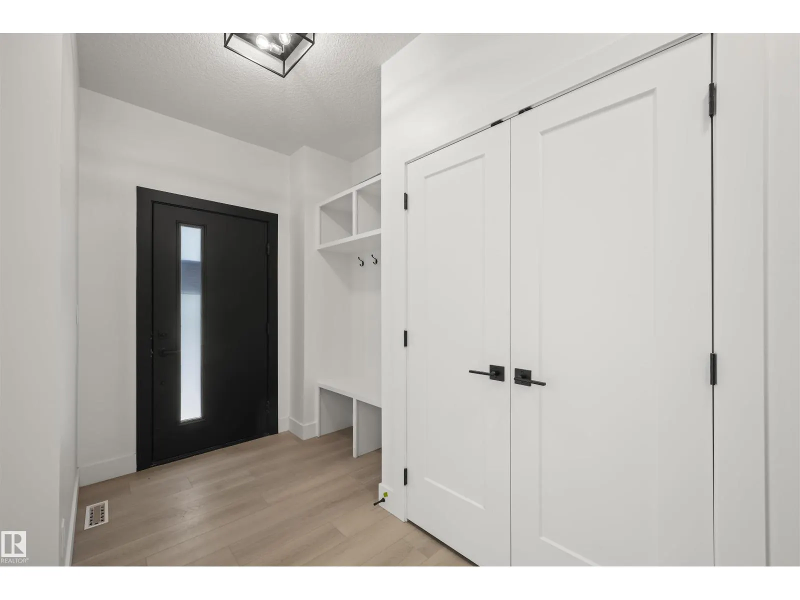 11232 127 ST NW