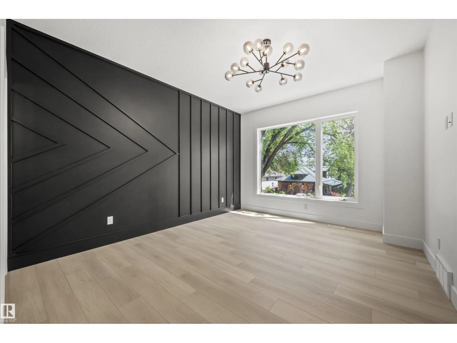 11232 127 ST NW