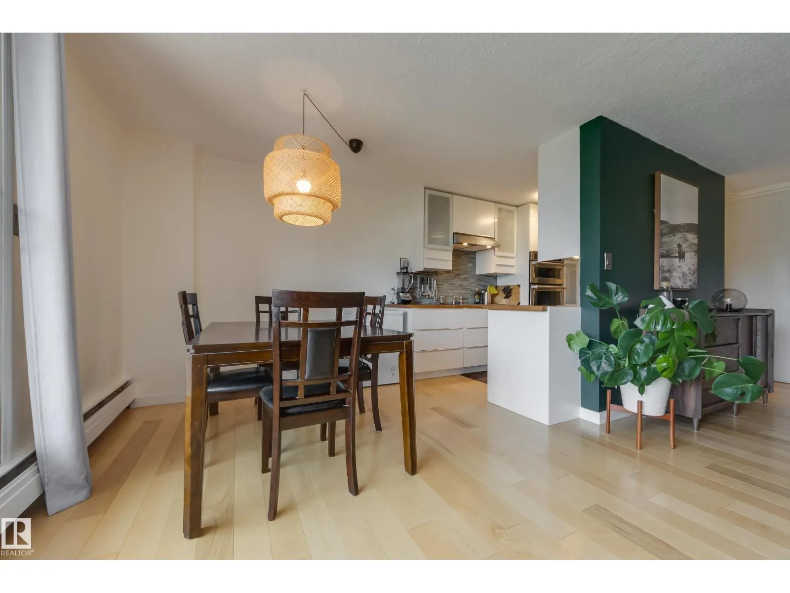 #504 9909 110 ST NW
