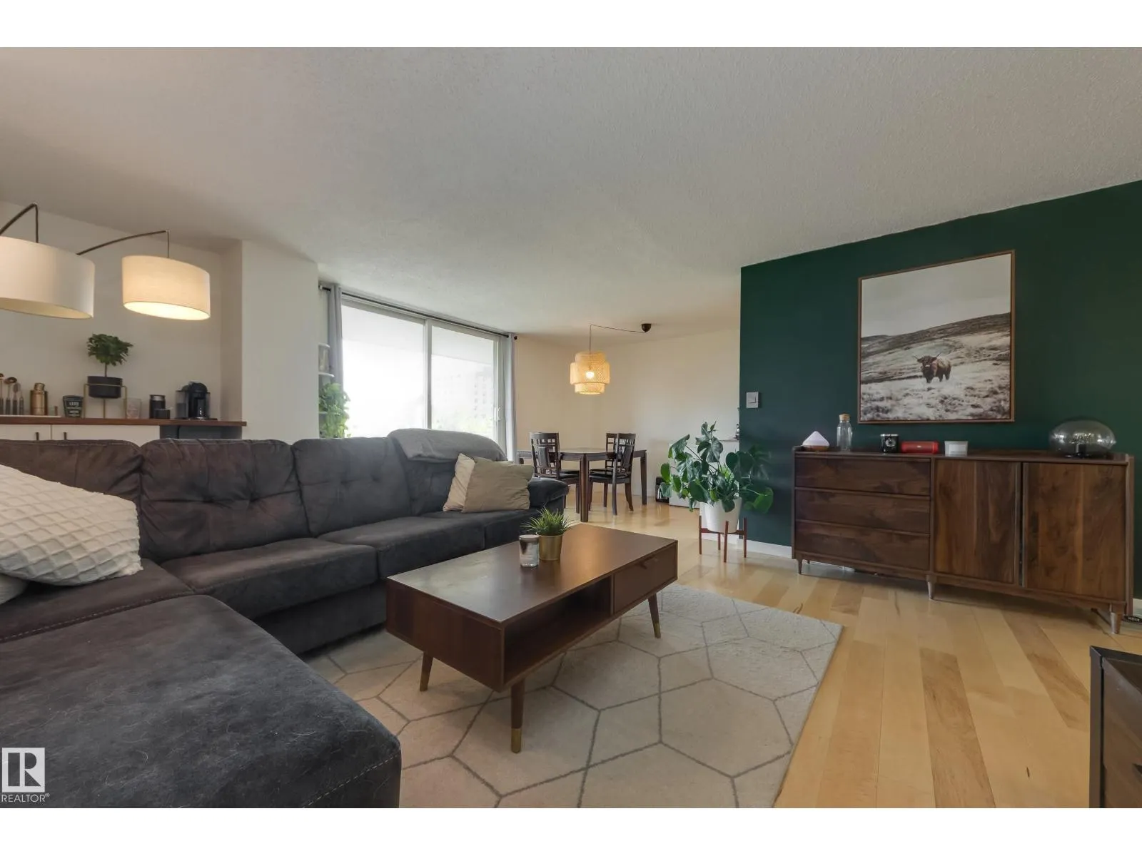 #504 9909 110 ST NW