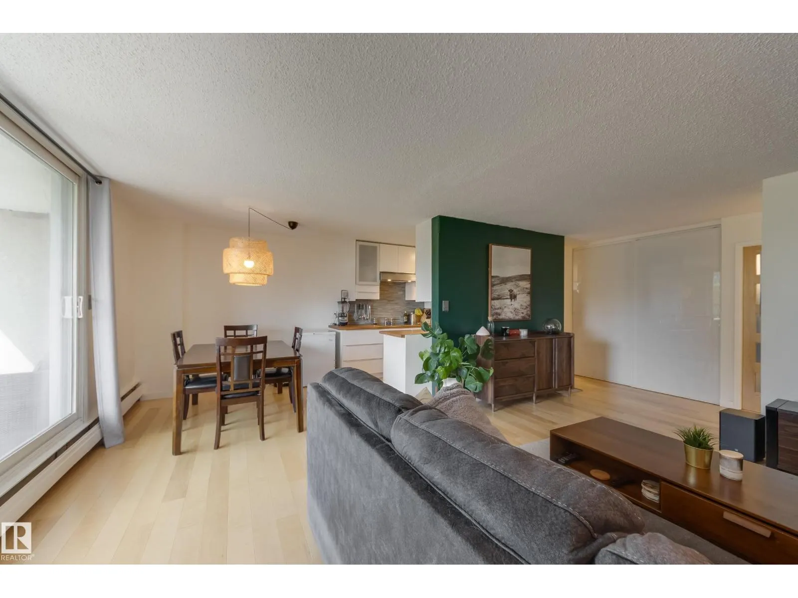 #504 9909 110 ST NW