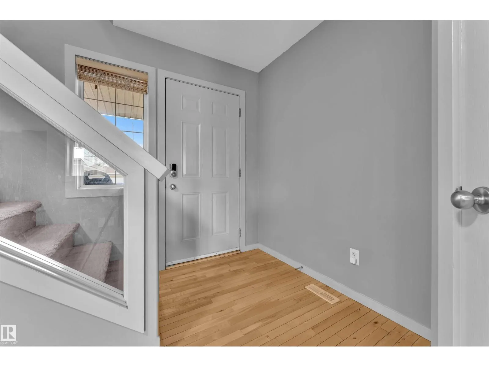 3436 28 ST NW
