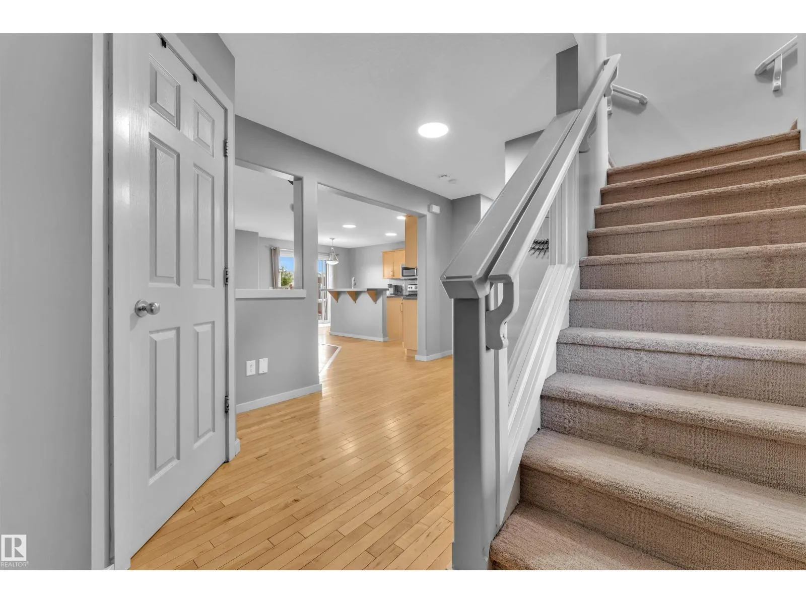 3436 28 ST NW