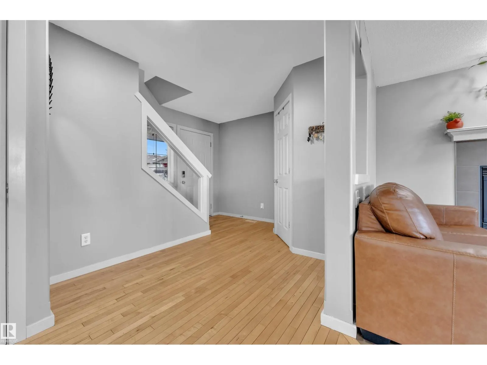 3436 28 ST NW