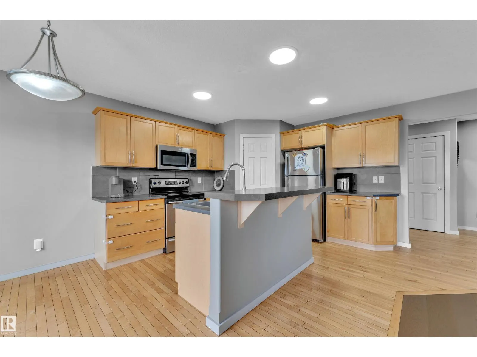 3436 28 ST NW