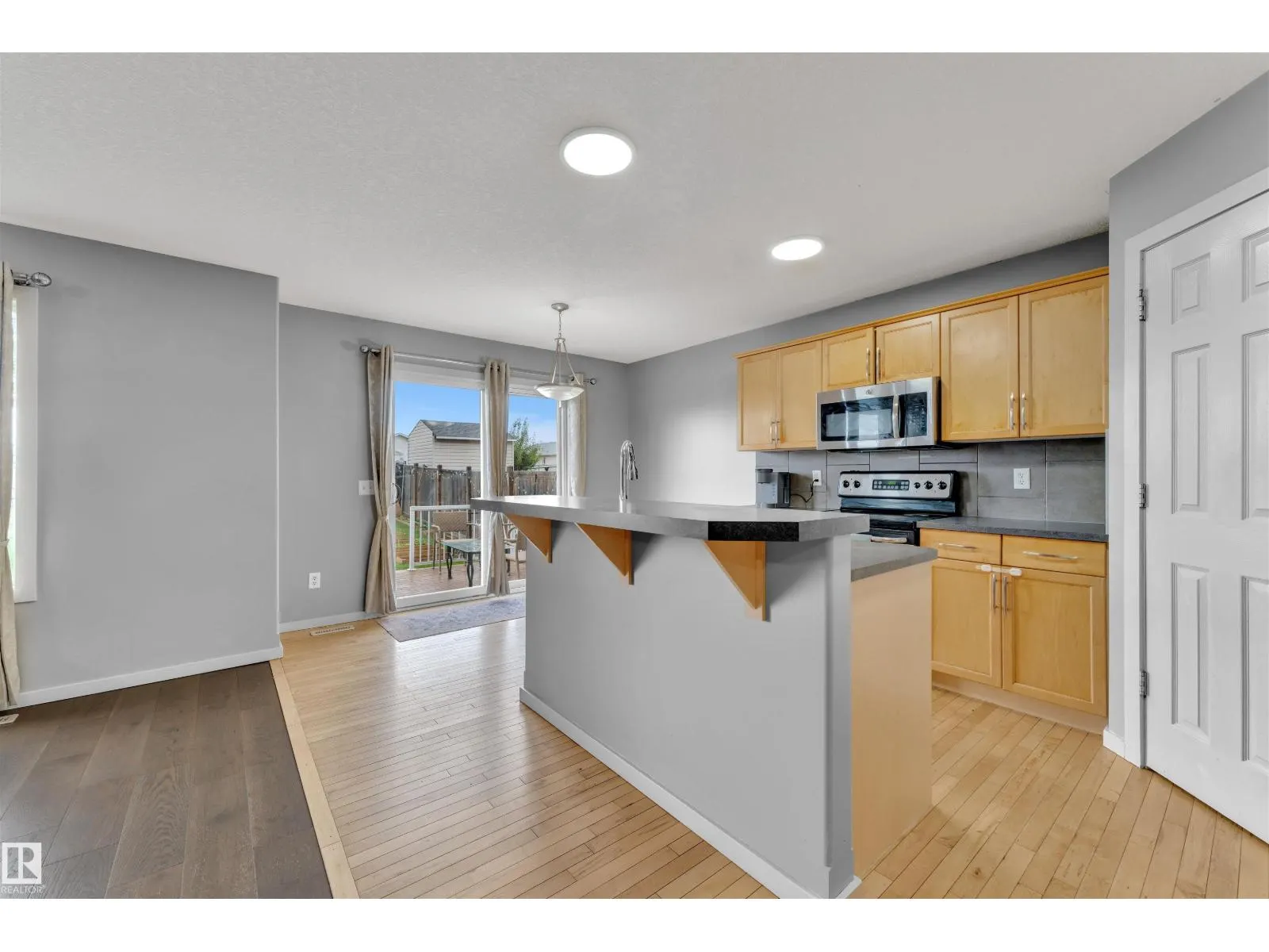 3436 28 ST NW