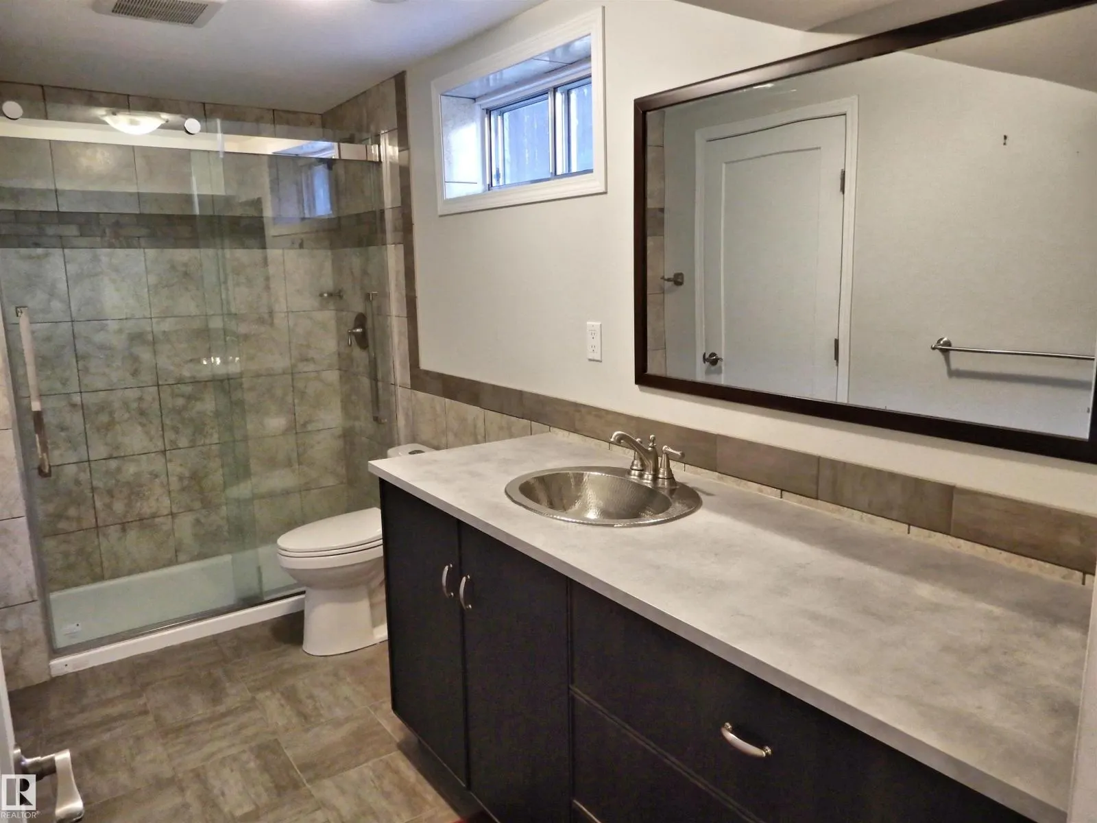 18617 62B AV NW