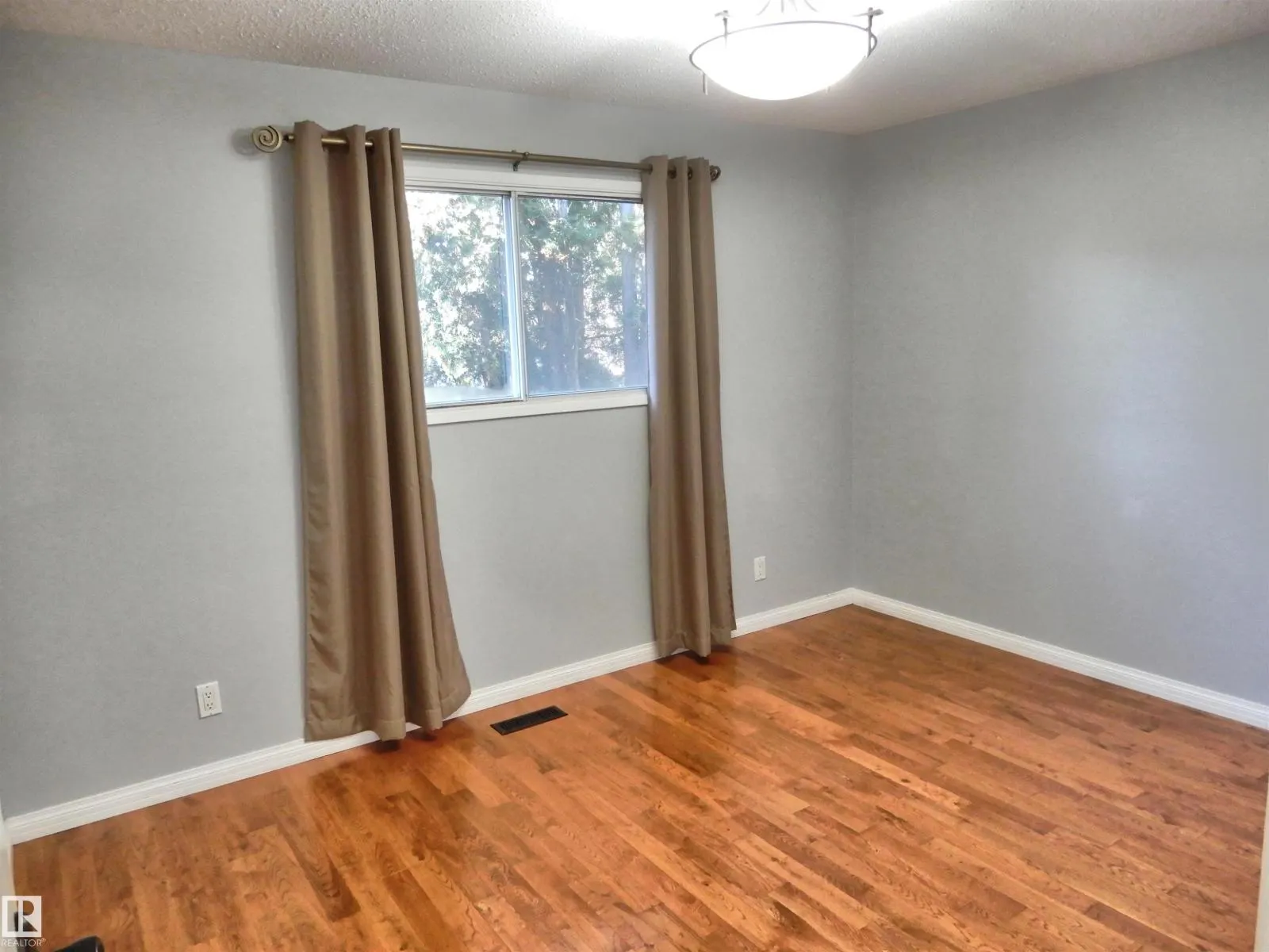 18617 62B AV NW