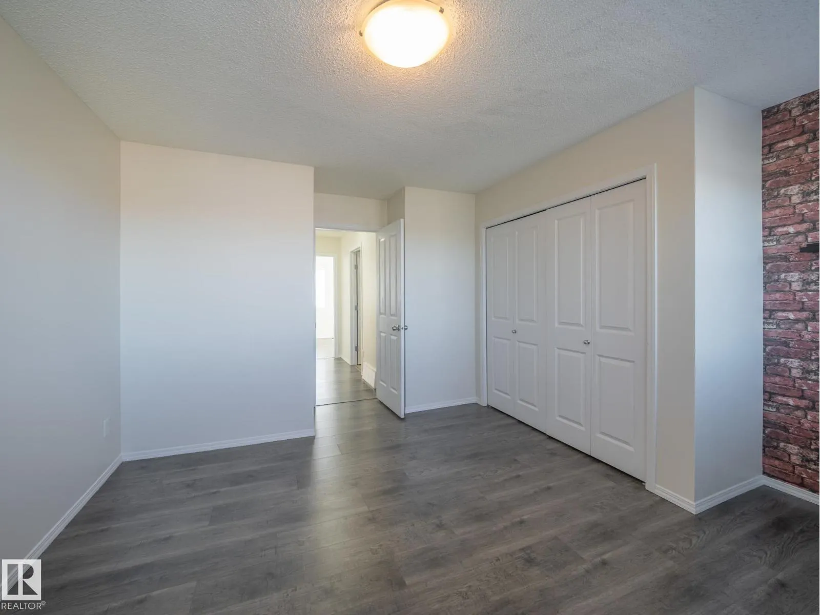 #127 2051 TOWNE CENTRE BV NW